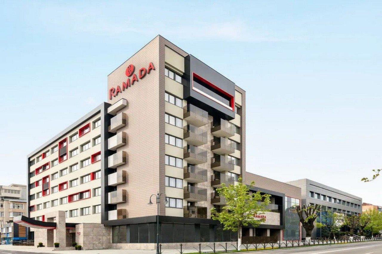 勒姆尼库沃尔恰温德姆华美达酒店 Râmnicu Vâlcea 外观 照片