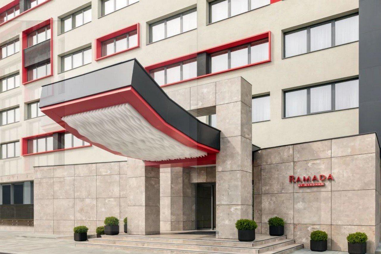 勒姆尼库沃尔恰温德姆华美达酒店 Râmnicu Vâlcea 外观 照片